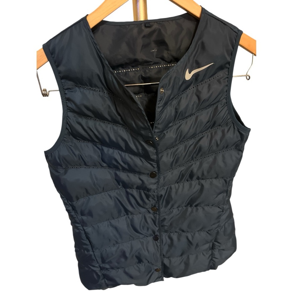 NIKE puffer vest, like new condition!